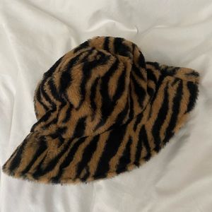 Furry zebra bucket hat